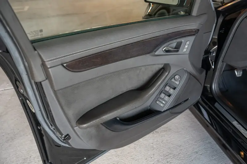 2010 Cadillac CTS-V Sedan photo 16