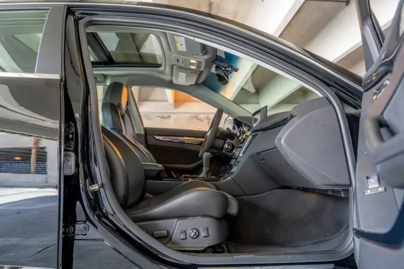 2010 Cadillac CTS-V Sedan photo 3