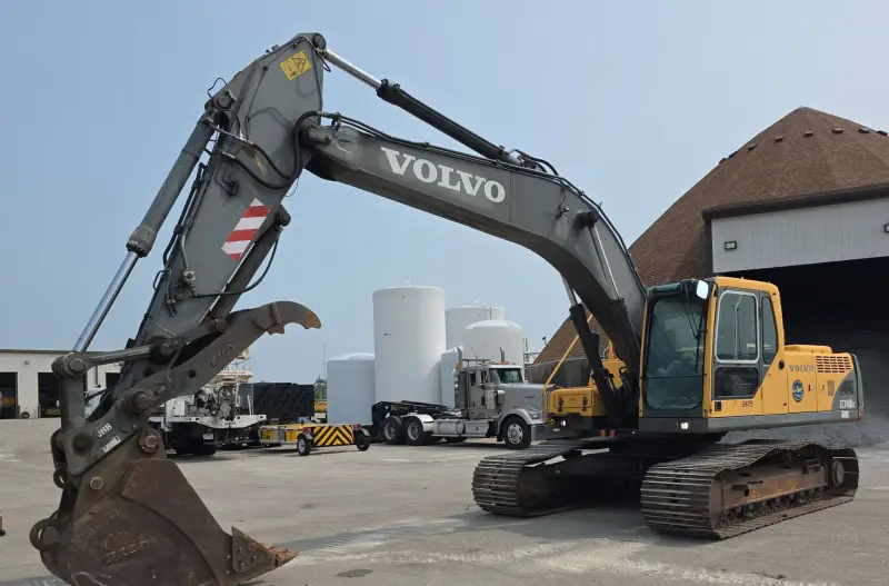 2007 Volvo EC240B LC photo 1