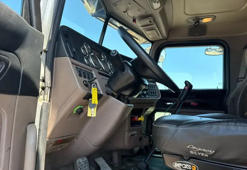 2014 Peterbilt 389K photo 37