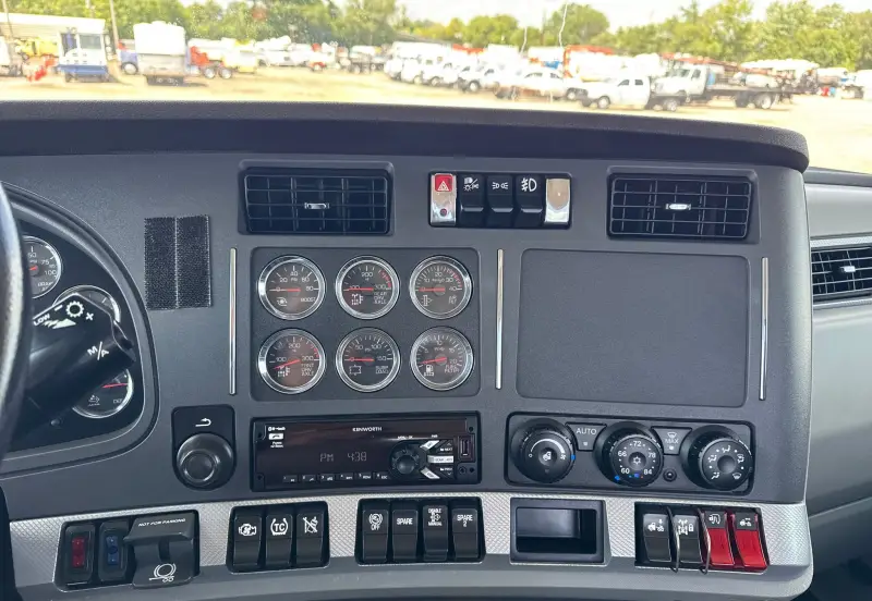 2020 Kenworth T680 photo 45
