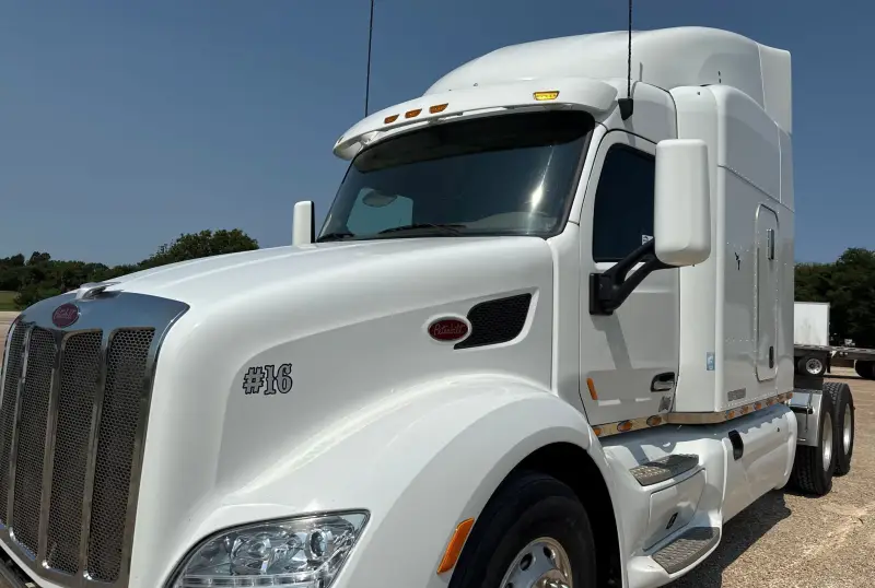 2015 Peterbilt 579 photo 10