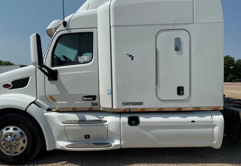 2015 Peterbilt 579 photo 9