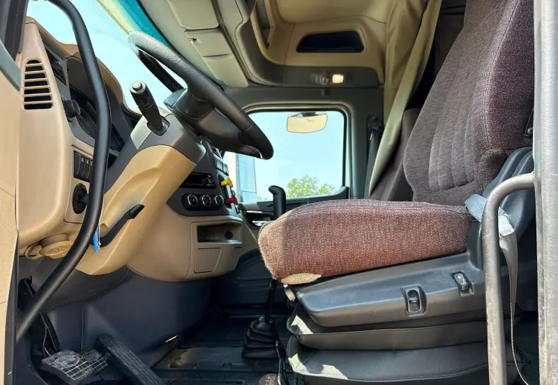 2015 Peterbilt 579 photo 30