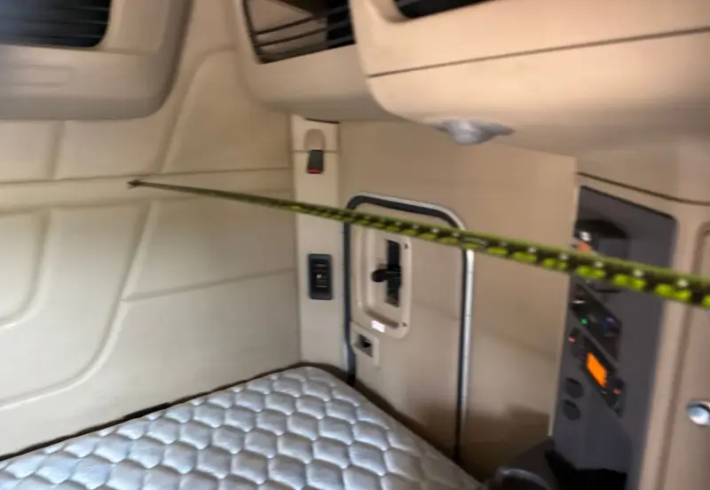 2015 Peterbilt 579 photo 32