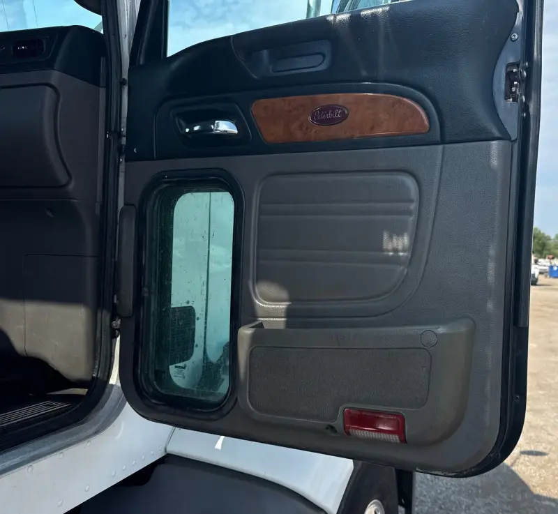 2011 Peterbilt 386 photo 59