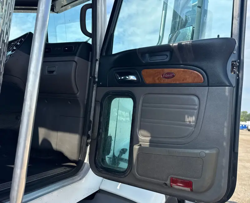2011 Peterbilt 386 photo 58
