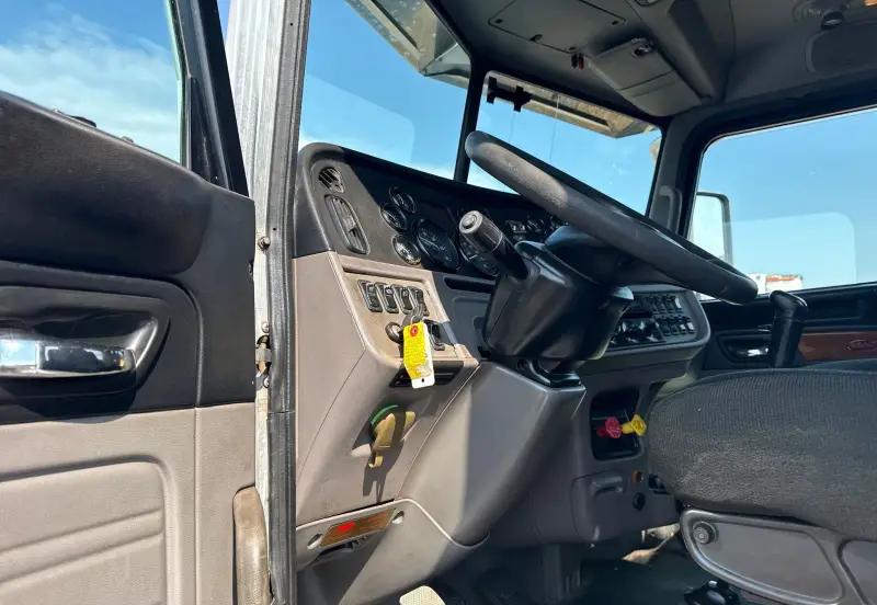 2011 Peterbilt 386 photo 39